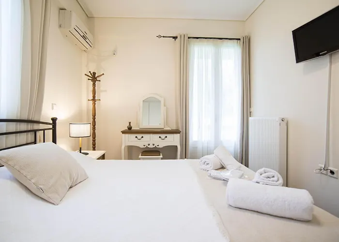 Elia Chrisso Pensión 4*