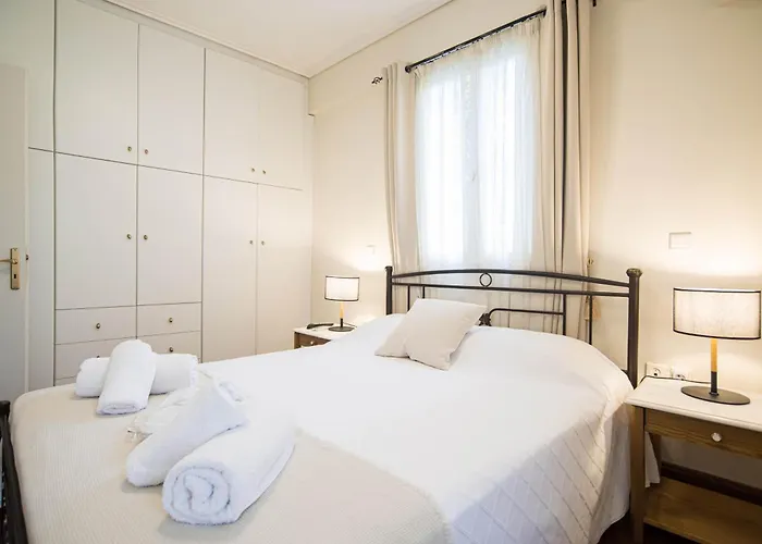 Elia Chrisso Pensión Delfos