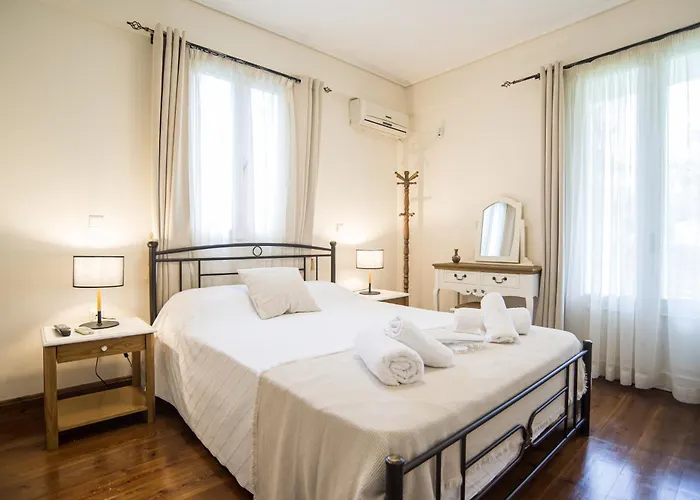 Elia Chrisso Pensión 4*