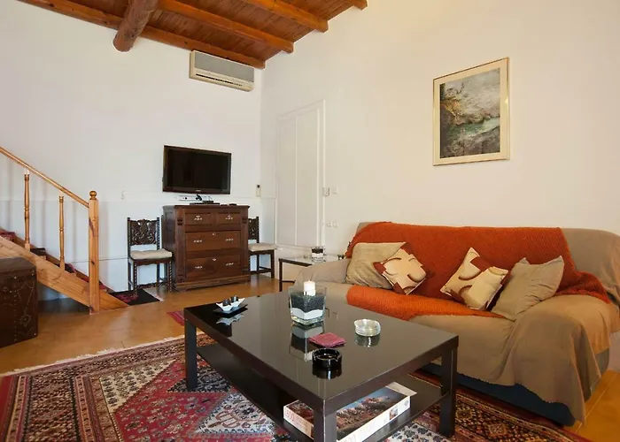 Elia Chrisso Pensión 4*