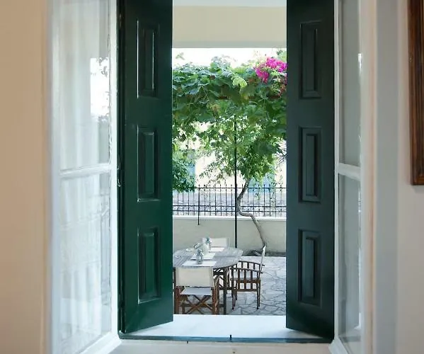 Elia Chrisso Pensión Delfos