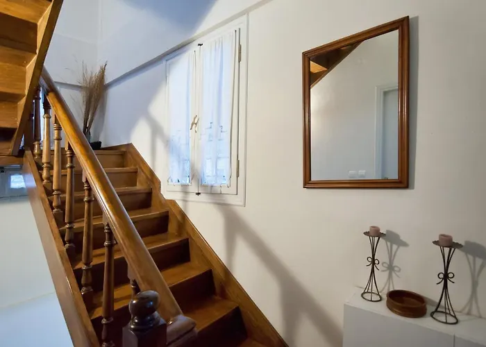 Elia Chrisso Pensión Delfos